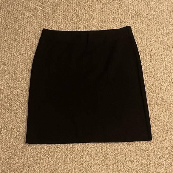 Ann Taylor Dresses & Skirts - ‼️NWOT ANN TAYLOR SKIRT‼️
